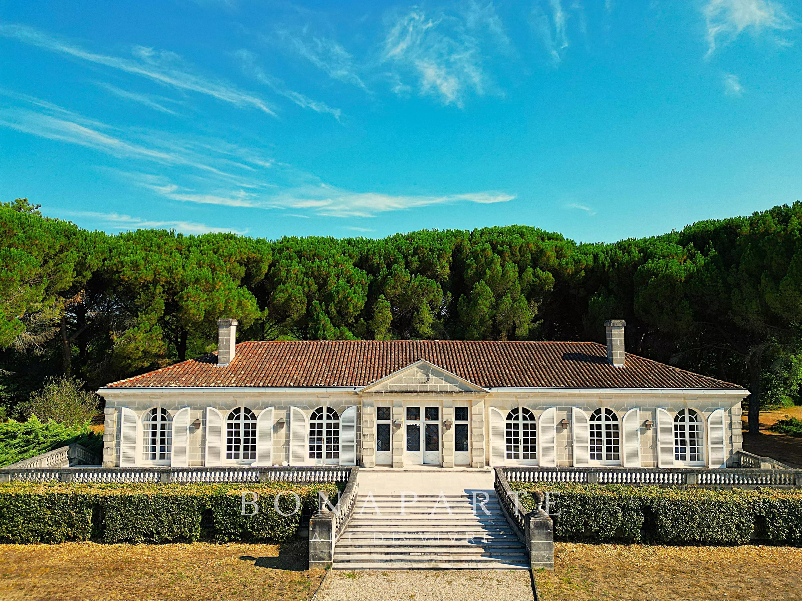 ST LAURENT MÉDOC : 27 ACRE COUNTRY ESTATE 30 MINUTES FROM THE OCEAN