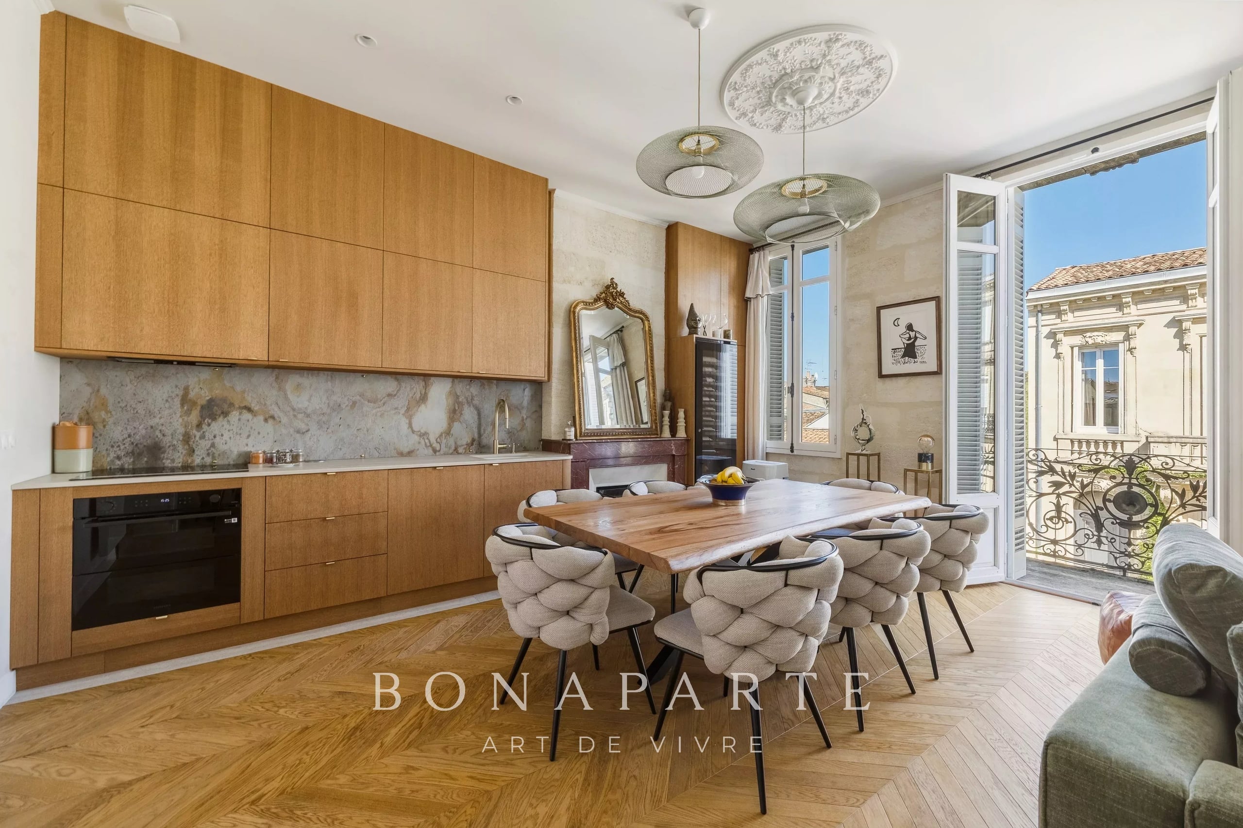 BORDEAUX CENTRE - APPARTEMENT ENTIÈREMENT RÉNOVÉ TYPE 4